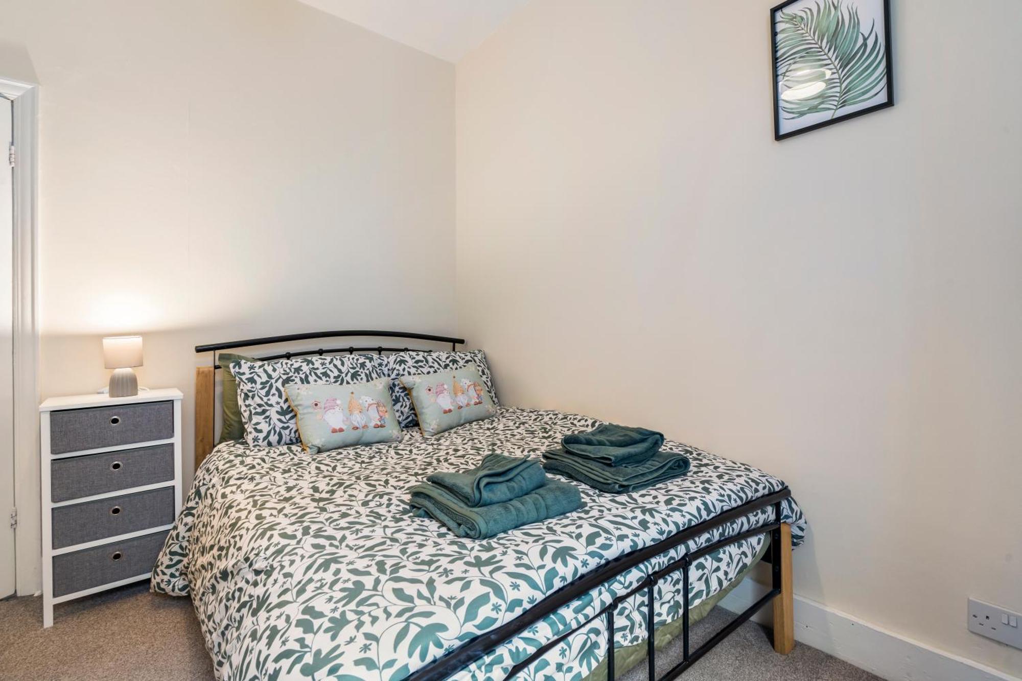 Modern 3 Bedroom Apartment In Wimbeldon Park London Exterior photo