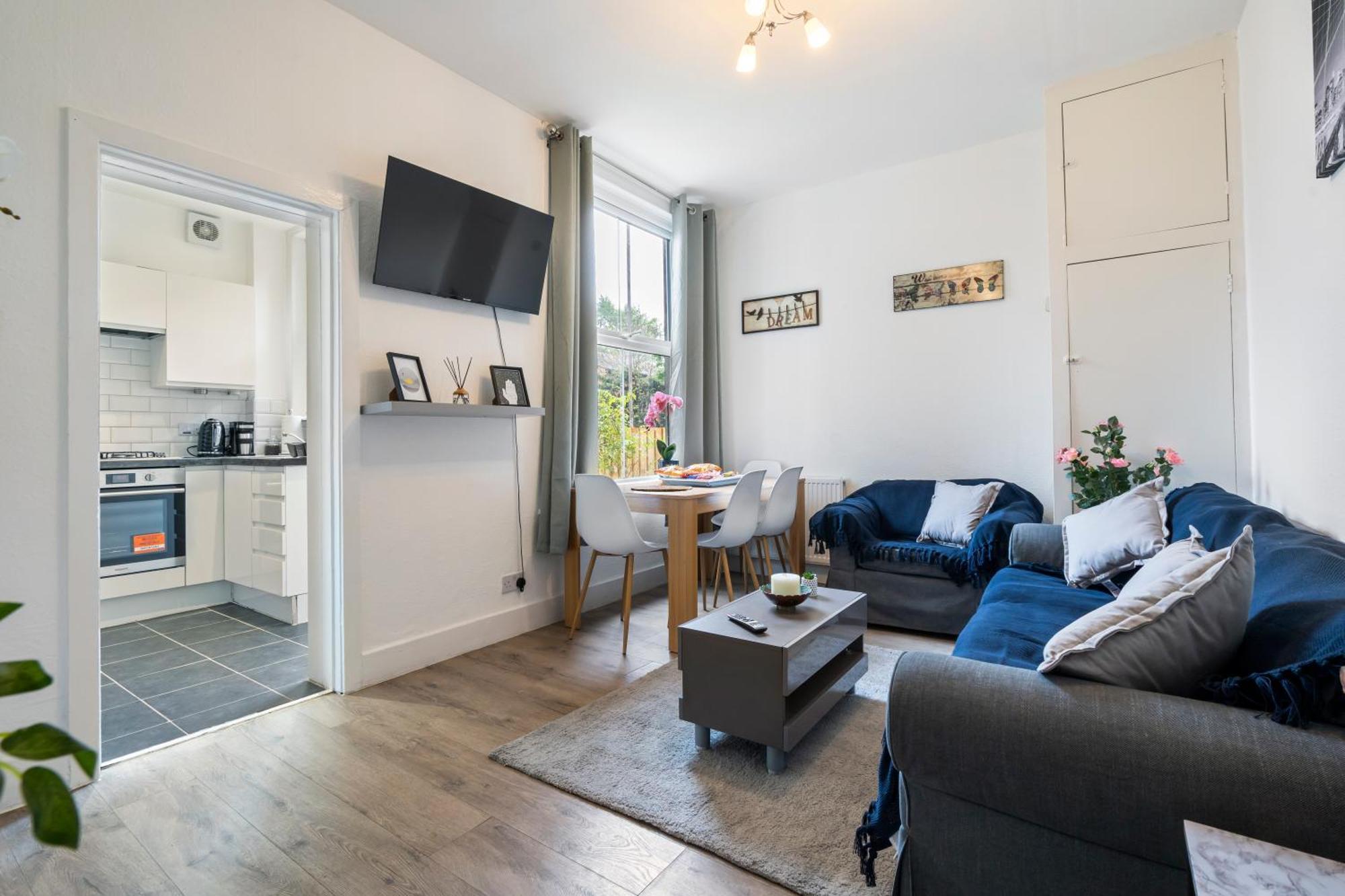 Modern 3 Bedroom Apartment In Wimbeldon Park London Exterior photo