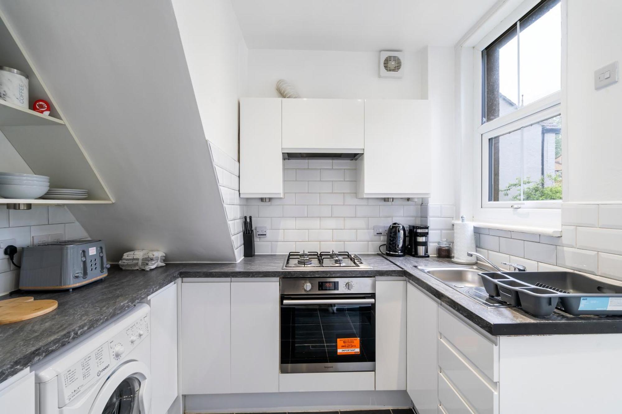 Modern 3 Bedroom Apartment In Wimbeldon Park London Exterior photo