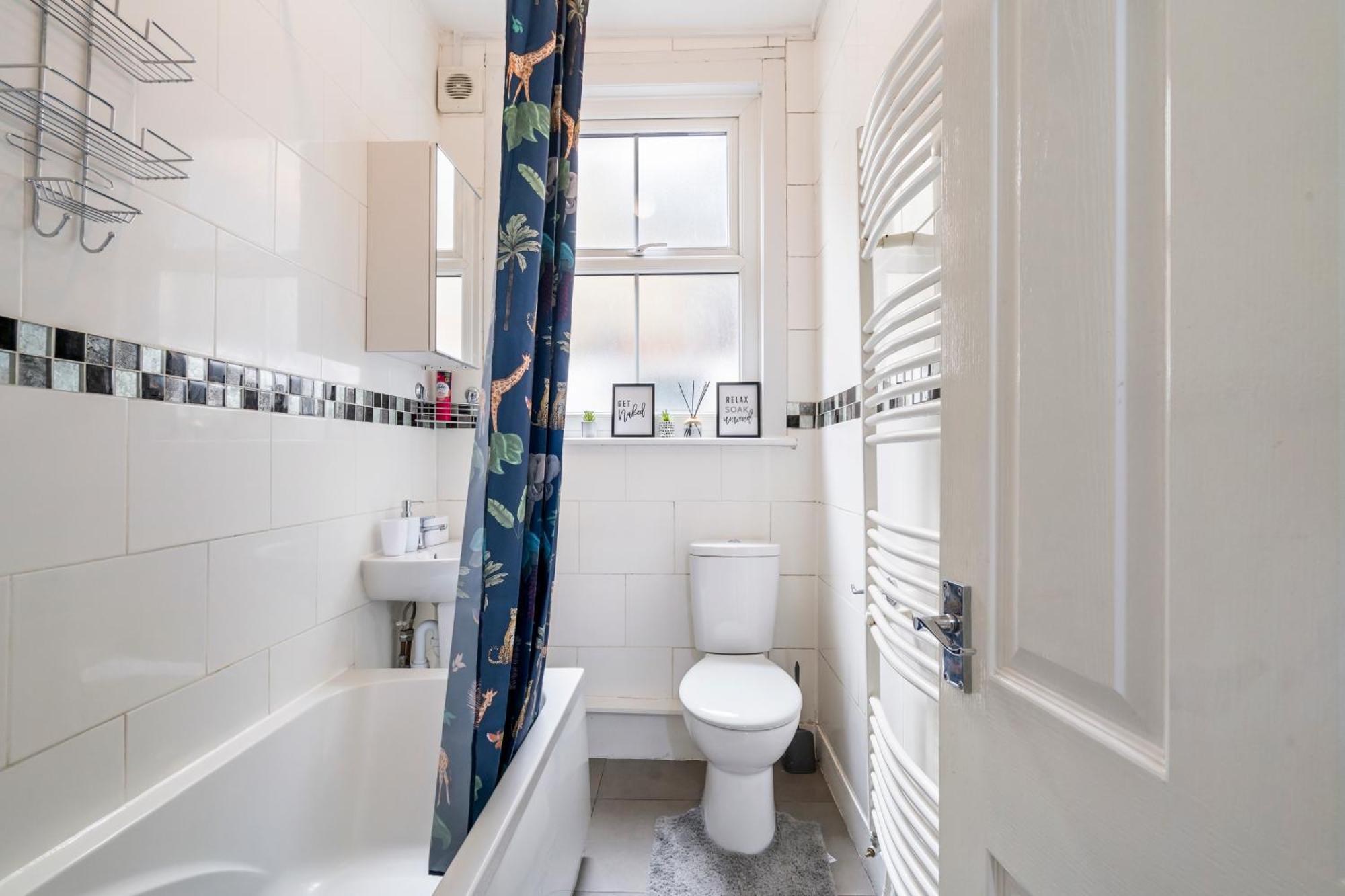 Modern 3 Bedroom Apartment In Wimbeldon Park London Exterior photo