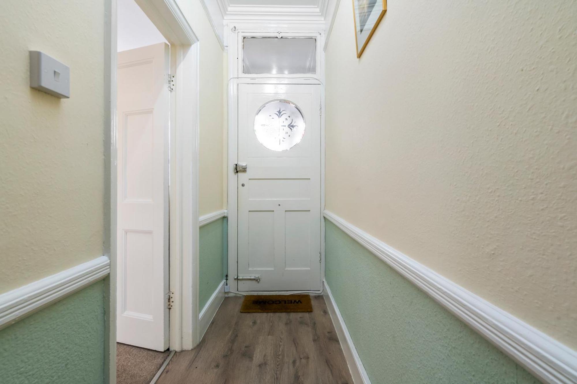 Modern 3 Bedroom Apartment In Wimbeldon Park London Exterior photo