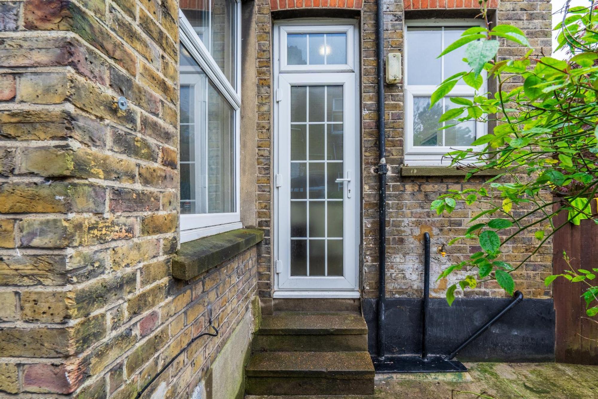 Modern 3 Bedroom Apartment In Wimbeldon Park London Exterior photo
