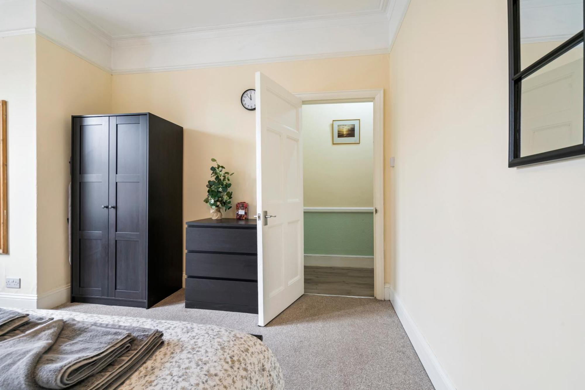 Modern 3 Bedroom Apartment In Wimbeldon Park London Exterior photo