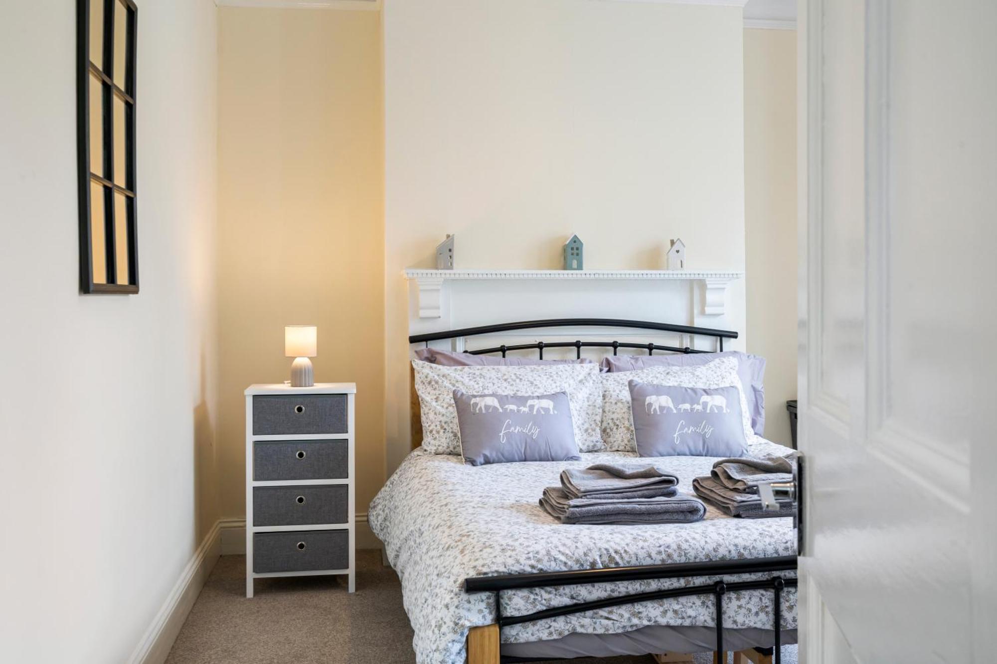 Modern 3 Bedroom Apartment In Wimbeldon Park London Exterior photo